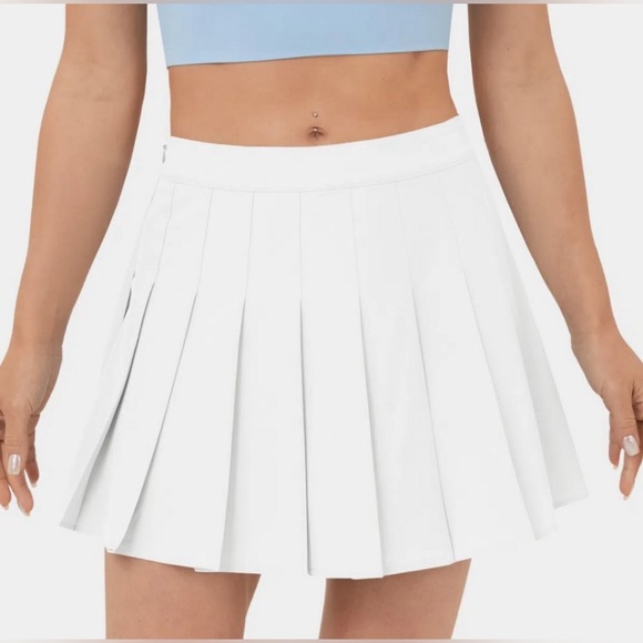 HALARA Dresses & Skirts - NWOT Halara White High Waist Pleated Preppy Athletic Tennis Mini Skirt Skort